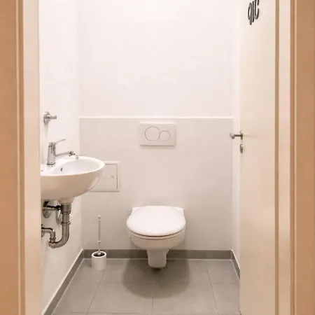 Guest house 90qm 3 Private Abschliessbare 7 Betten Wlan