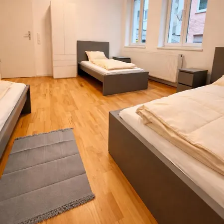 Guest house 90qm 3 Private Abschliessbare 7 Betten Wlan